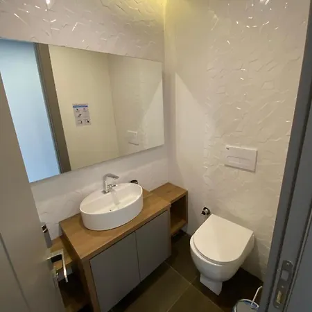 Bodrooms & Suites 3 Plus 1 博德鲁姆